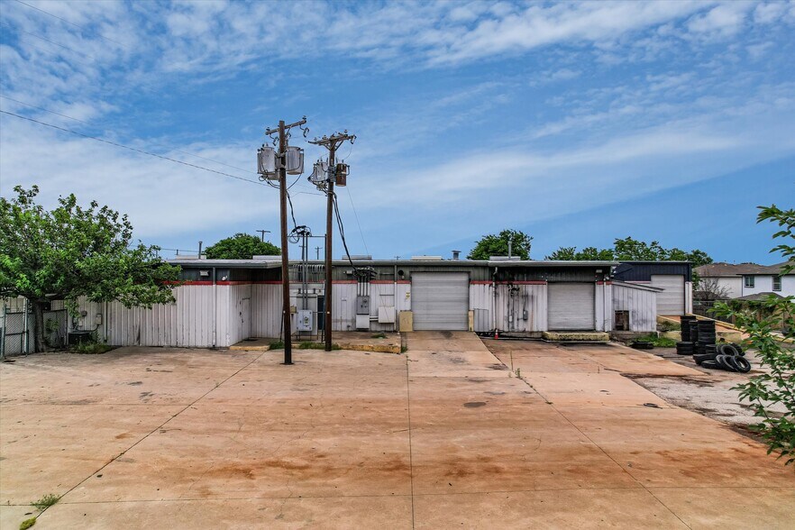 More Photos Of 2939 W Pecan St, Pflugerville Warehouse For Lease