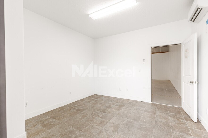 More Photos Of 373 Commerce Dr, Hurricane Warehouse For Lease