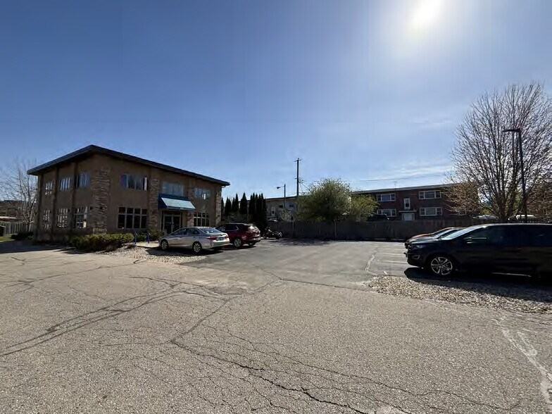More Photos Of 915 Haywood Dr, Madison Office For Sale