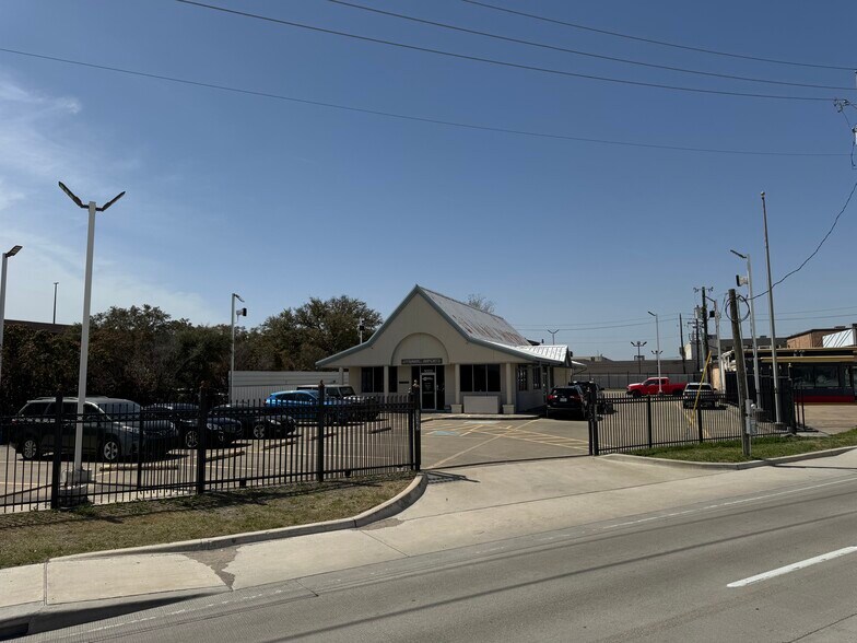 More Photos Of 9322 LBJ Fwy, Dallas Fast Food For Lease