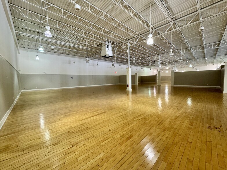 More Photos Of 1924 W International Speedway Blvd, Daytona Beach General Retail For Sale