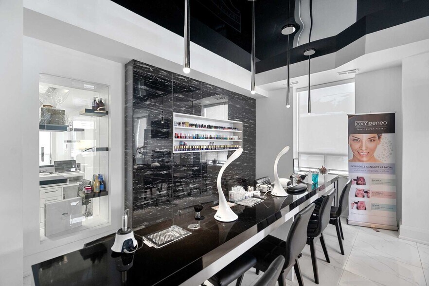 More Photos Of 62 Queen St S, Mississauga Freestanding For Lease