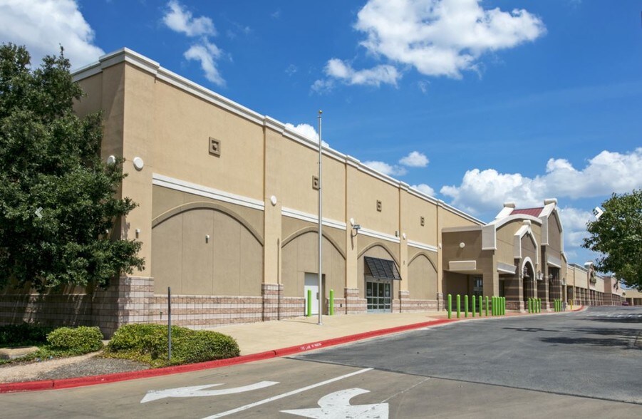 More Photos Of 1901-2027 S Texas Ave, Bryan Unknown For Lease