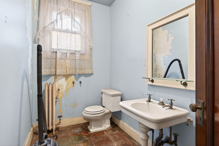 More Photos Of 220 North St, Buffalo Specialty For Sale