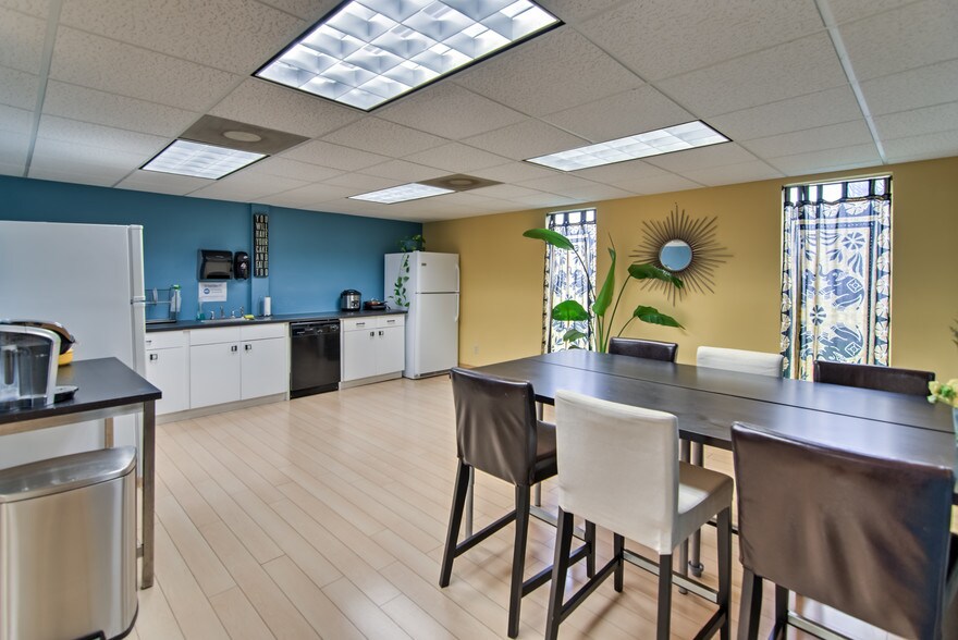 More Photos Of 12360 66th St N, Largo Office For Lease