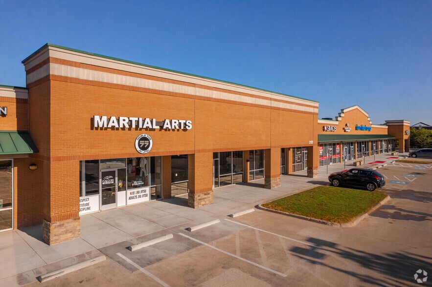 More Photos Of 2122 Rufe Snow Dr, Keller General Retail For Sale