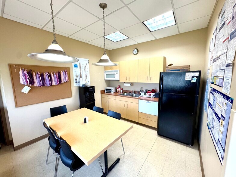 More Photos Of 3 Professional Dr, Alton Office For Lease