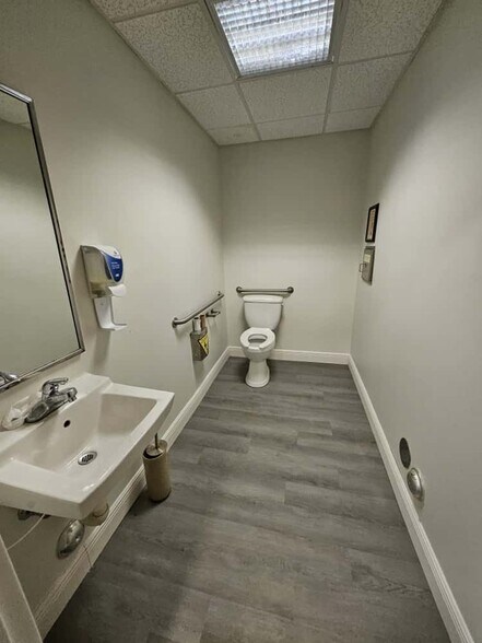 More Photos Of 1011 Pemberton Hill Rd, Apex Medical For Lease