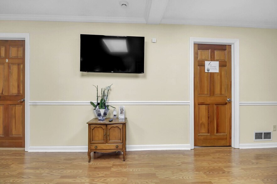 More Photos Of 1281-1283 Parker Rd SE, Conyers Office For Sale