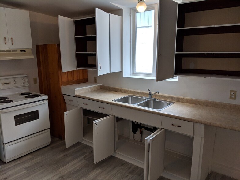 More Photos Of 4-6 Sykes St N, Meaford Apartments For Sale
