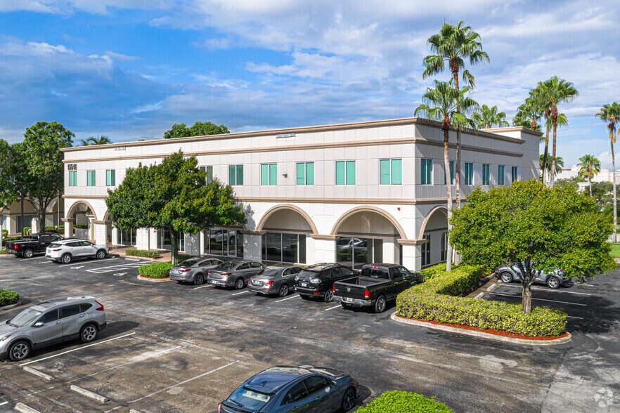 Primary Photo Of 11641 Kew Gardens Ave, Palm Beach Gardens Medical For Lease