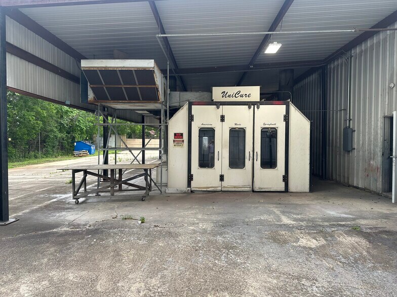 More Photos Of 734 S Hwy 6, Houston Warehouse For Lease