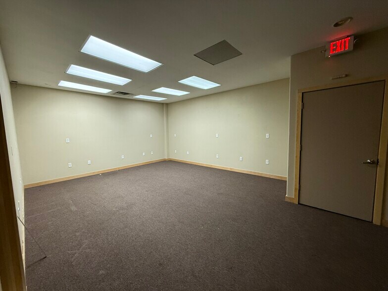 More Photos Of 3115 N Roemer Rd, Appleton Manufacturing For Lease