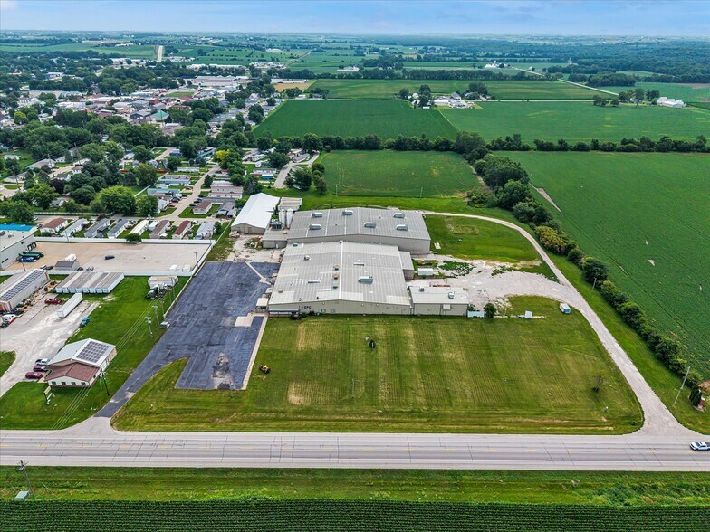 More Photos Of 202 1st St S, Kalona Manufacturing For Sale