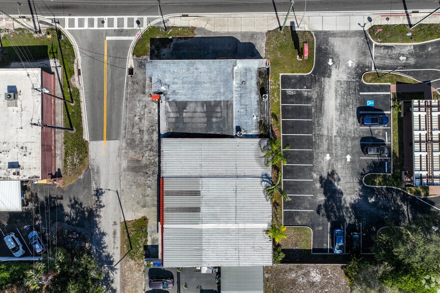 More Photos Of 4542 W Gandy Blvd, Tampa Freestanding For Sale