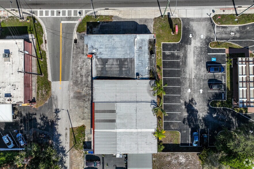 More Photos Of 4542 W Gandy Blvd, Tampa Freestanding For Sale