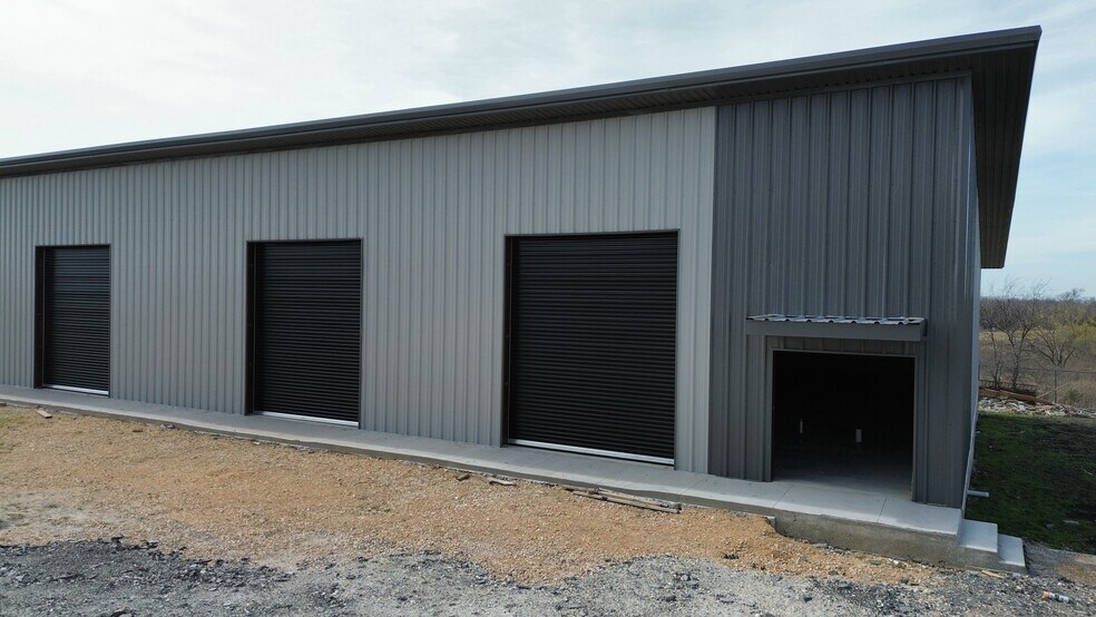 More Photos Of 1158 County Road 108, Hutto Warehouse For Lease