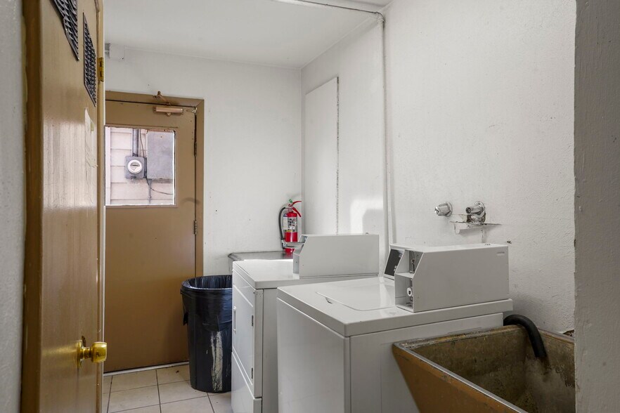 More Photos Of 1600-1604 Garland St, Lakewood Apartments For Sale
