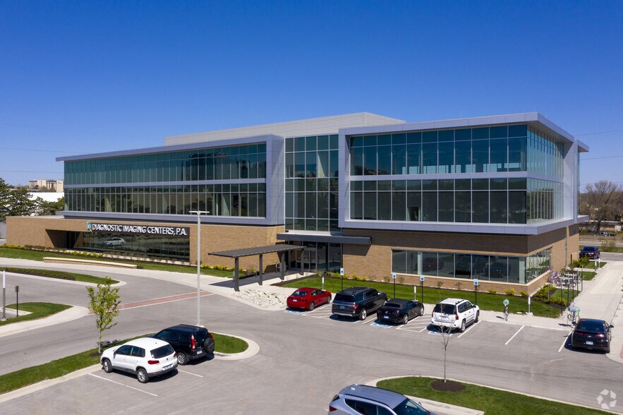 Primary Photo Of 6650 W 110th St, Overland Park Medical For Lease