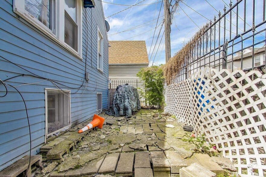 More Photos Of 2916 W 25th Pl, Chicago Multifamily For Sale