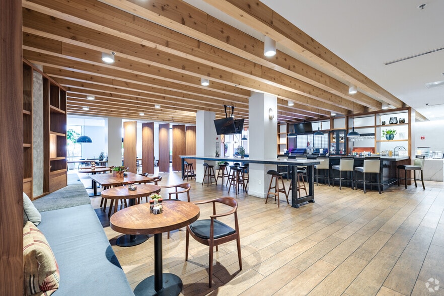 More Photos Of 2055 S Park Pl SE, Atlanta Hotel For Sale