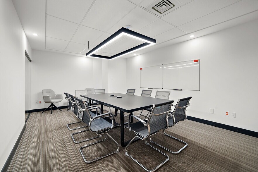 More Photos Of 3131 Boul de la Concorde E, Laval Coworking Space