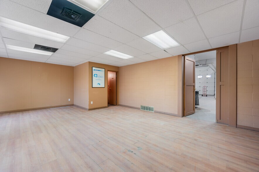More Photos Of 4116 64 Av SE, Calgary Industrial For Sale