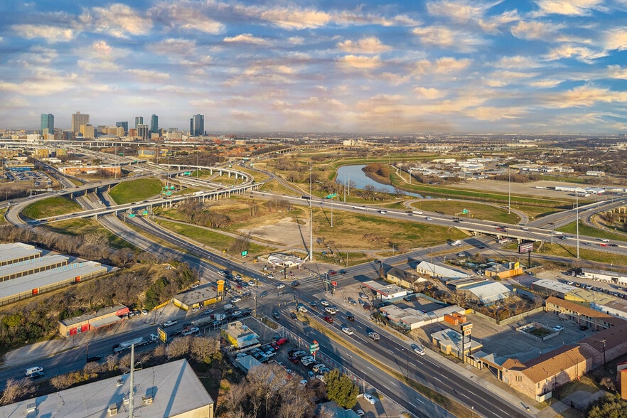 More Photos Of 1808 Bomar Ave, Fort Worth General Retail For Sale