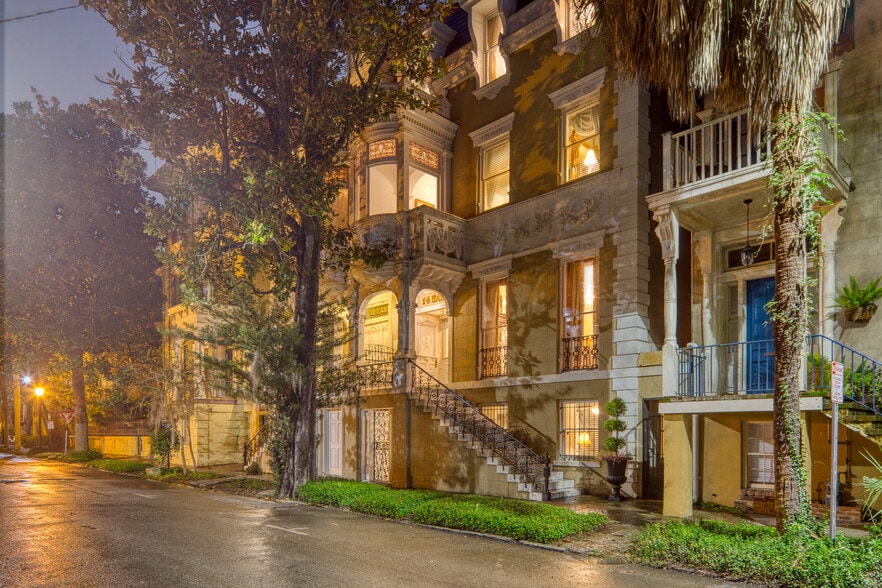 More Photos Of 14 E Taylor St, Savannah Specialty For Sale