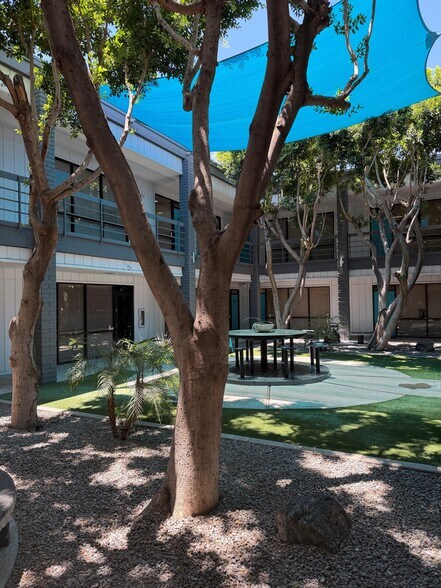 More Photos Of 8601 N Black Canyon Hwy, Phoenix Medical For Lease