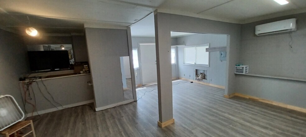 More Photos Of 4350 Highway 59 South, Shepherd Distribution For Sale