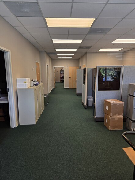 More Photos Of 4450 Pet Ln, Lutz Distribution For Lease