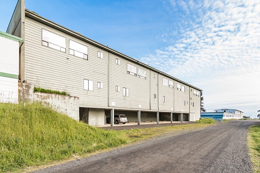 More Photos Of 644 SW Coast Hwy, Newport Office For Sale