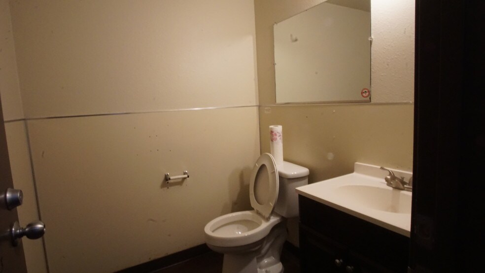 More Photos Of 120 E 4th St, Santa Ana Storefront Retail Office For Sale