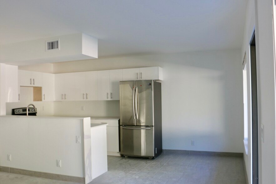 More Photos Of 2638 Lake Dr, Riviera Beach Apartments For Sale