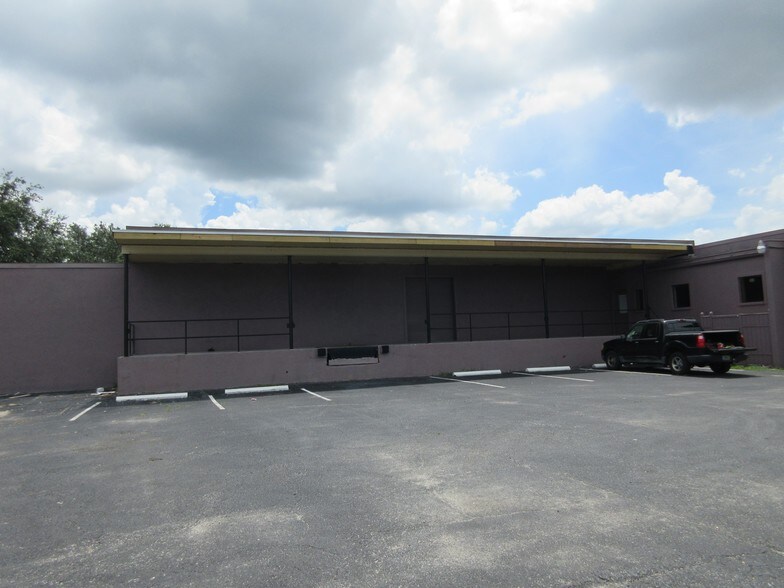 More Photos Of 15445 N Nebraska Ave, Lutz Warehouse For Lease