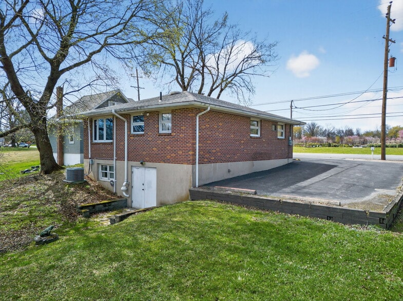 More Photos Of 6534 Sullivan Trl, Wind Gap Office For Sale