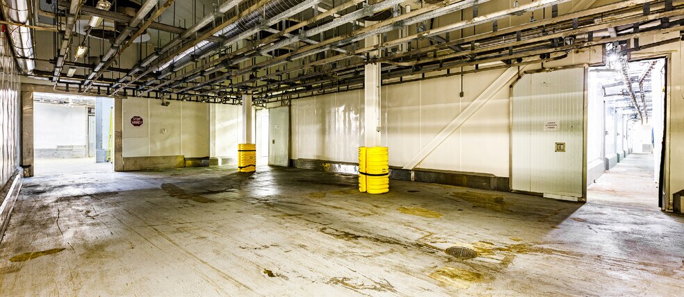 More Photos Of 212 Ch Du Canton S, Yamachiche Industrial For Sale