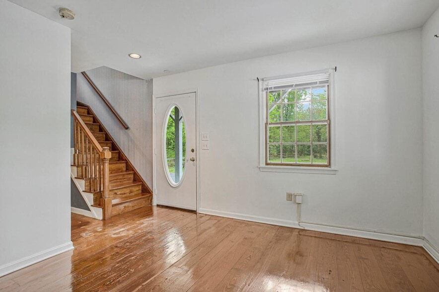 More Photos Of 6285 Shady Side Rd, Shady Side General Retail For Sale