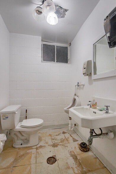 More Photos Of 14873 Collinson St, Eastpointe Religious Facility For Sale