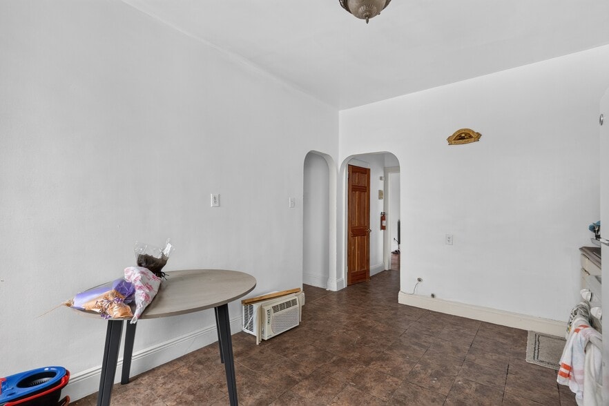 More Photos Of 154 Chestnut Ave, Jersey City Restaurant For Sale