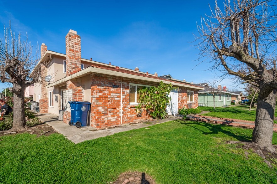 More Photos Of 100 Nedra Ct, Sacramento Multifamily For Sale