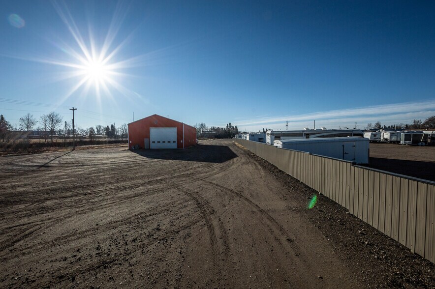 More Photos Of 4204 50 Ave, Stettler Industrial For Sale