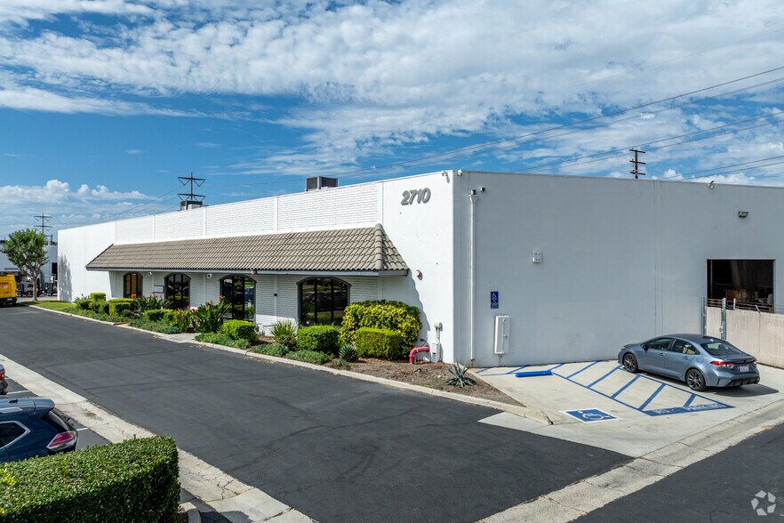 More Photos Of 2710 S Main St, Santa Ana Manufacturing For Lease