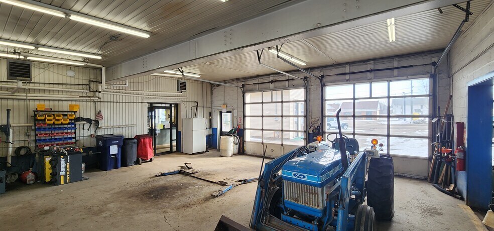 More Photos Of 4579 Lake Rd S, Brockport Auto Dealership For Lease