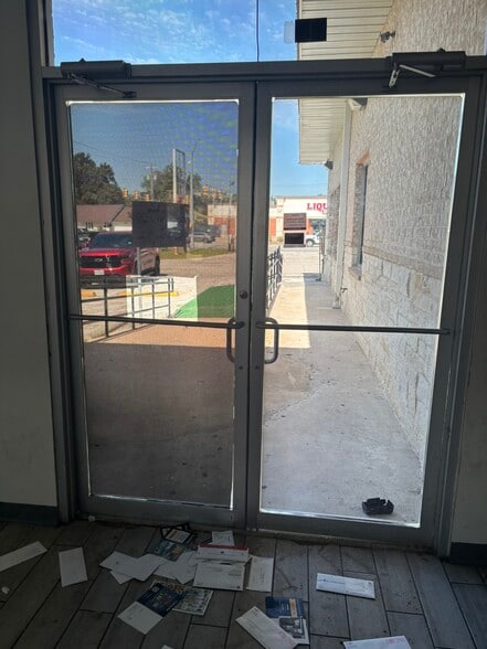More Photos Of 5617 Mccart Ave, Fort Worth Restaurant For Lease