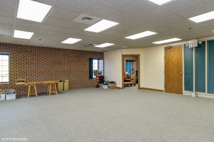 More Photos Of 9401 S Pulaski Rd, Evergreen Park Medical For Sale