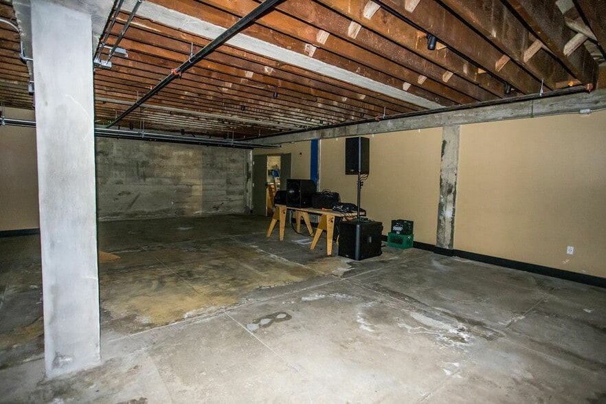 More Photos Of 1716 Broadway, Oakland Storefront For Sale