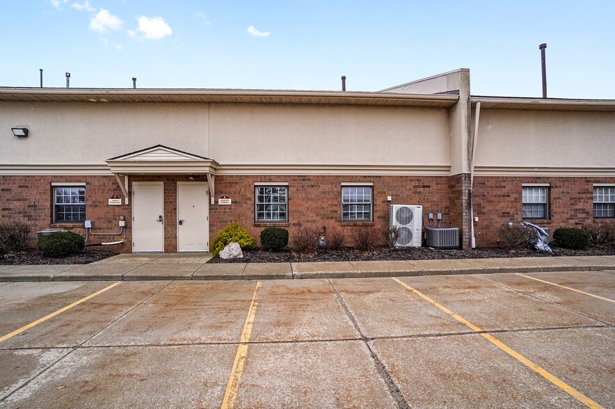 More Photos Of 1337 Commerce Dr, Stow Light Distribution For Sale