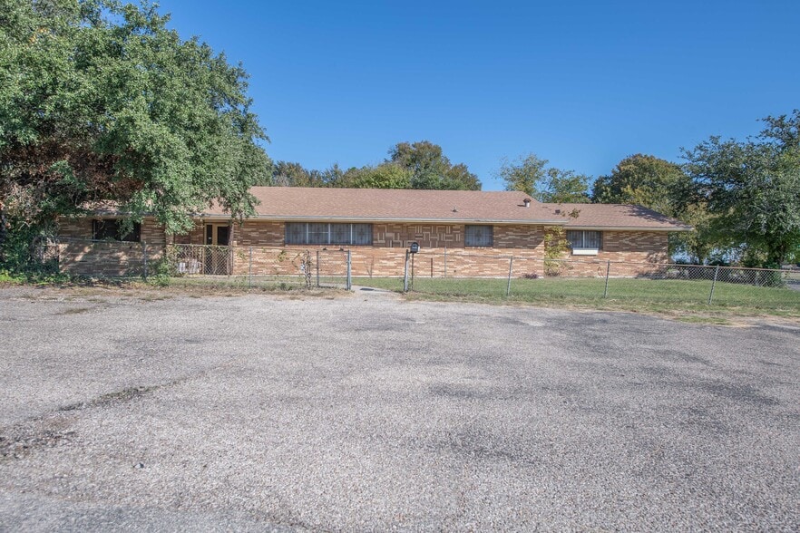 More Photos Of 405-407 S Twin Creek Dr, Killeen Self Storage For Sale